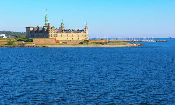 Замок у моря — стоковое фото