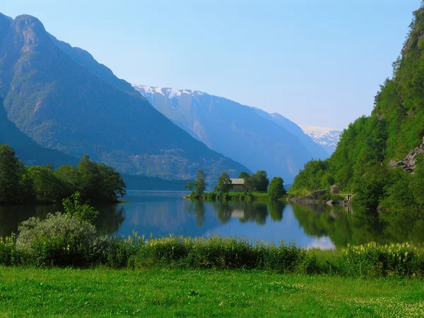 Schöner Blauer See Den Norwegischen Bergen — Stockfoto
