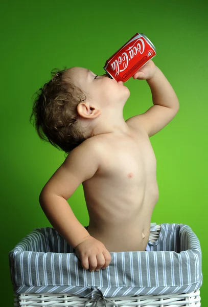 Little boy drinking a coca cola — Stockfoto