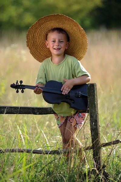 年轻的小提琴家 — 图库照片