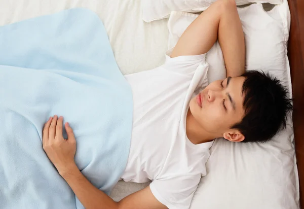 Ovansida Asiatisk Man Sover — Stockfoto