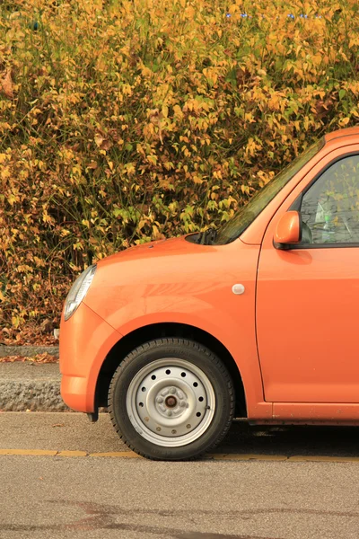 Orangefarbenes Auto — Stockfoto