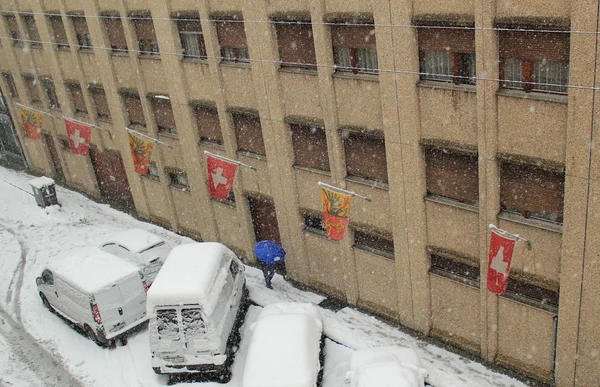 Walker Hanging Umbrella Walking Street Next Cars Covered Snow Winter — Stock Photo, Image