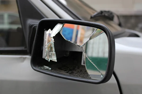 Broken rear mirror