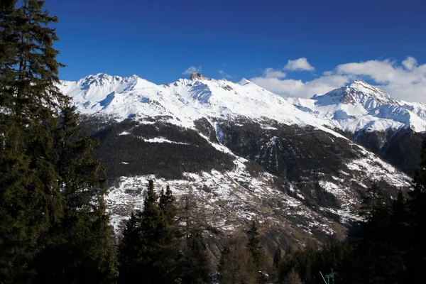 Paisagem de inverno e Alpes, Suíça — Fotografia de Stock