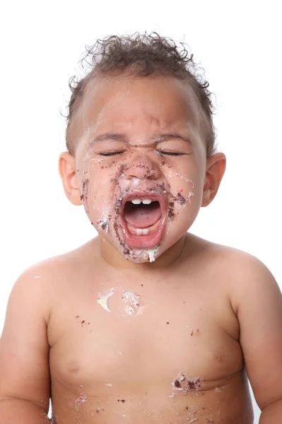 Słodki chłopczyk jeść tort urodzinowy — Zdjęcie stockowe