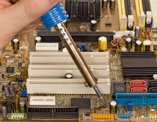 Reparação de placas de circuitos impressos — Fotografia de Stock