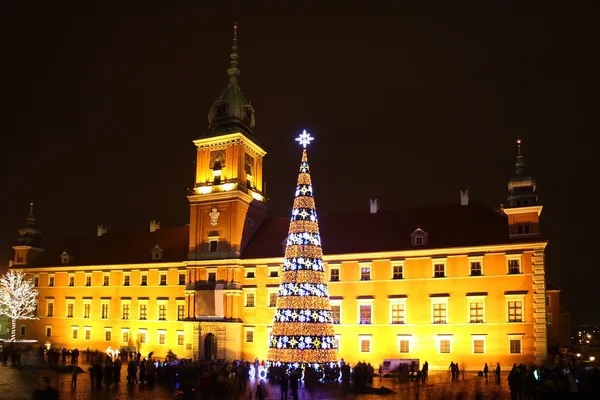 Kastély tér nézet éjjel, a régi város, Varsó — Stock Fotó