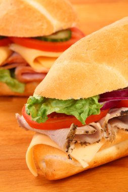 büyük bir jambon ve domates ssandwiches