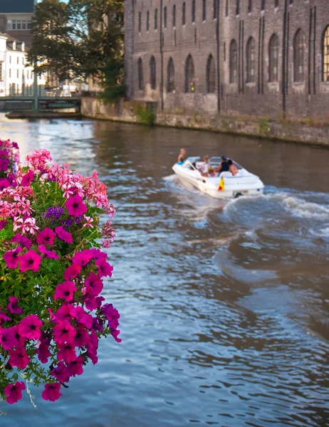 Ghent (gent), Belgien. Blick auf das Boot — Stockfoto