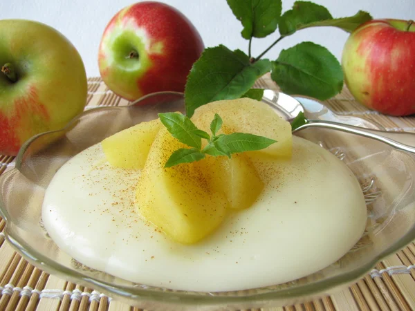 Dessert with blancmange and stewed apples — Stock Photo, Image