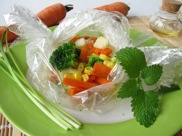 食品用 Boilable ポーチで蒸し野菜 — ストック写真