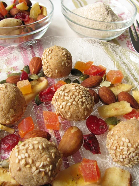 Tsampa dumplings with fruit and nut mix — Stock Photo, Image