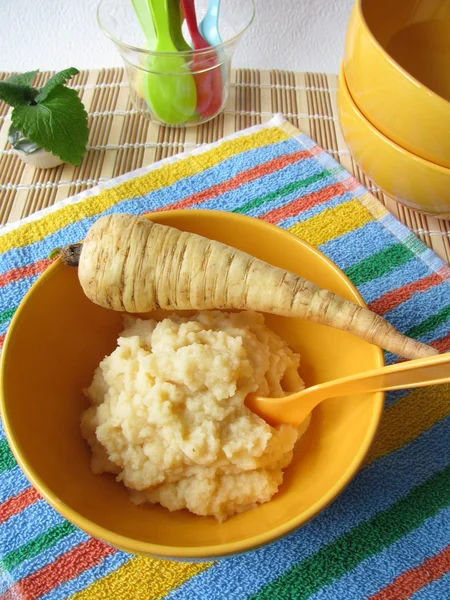 Baby food from parsnips — Stock Photo, Image