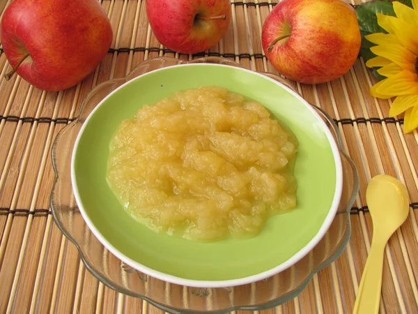 Mashed apples for baby — Stock Photo, Image