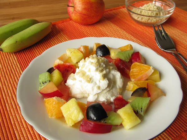 Fruits salad with almond curd cheese — Stock Photo, Image