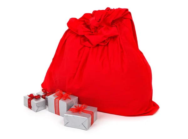 กระสอบของซานตาคลอสและของขวัญ — ภาพถ่ายสต็อก
