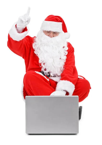 惊讶的圣诞老人和白色的笔记本电脑 — 图库照片