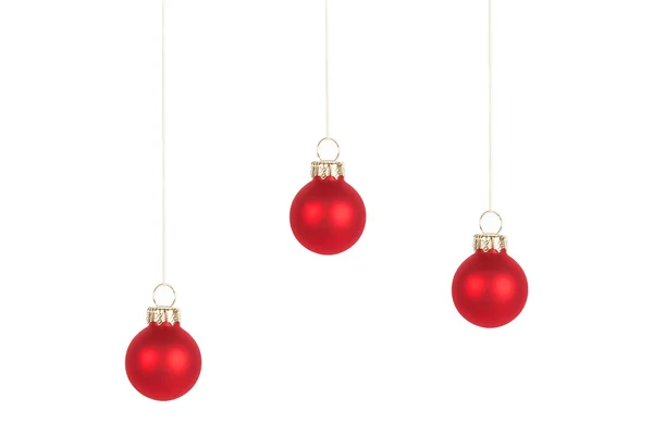 Tre röda julgran bollar, isolerade — Stockfoto