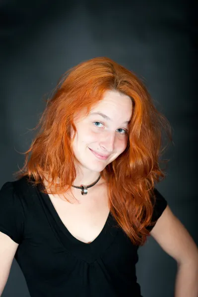 Portret kobiety młody piękny rudy — Zdjęcie stockowe