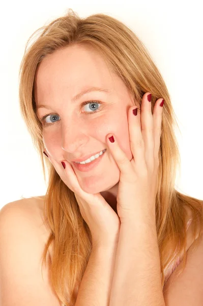 Porträtt av en leende ung kvinna — Stockfoto
