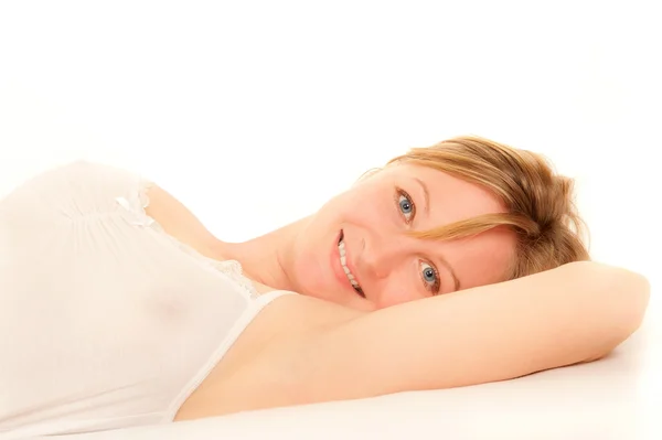 Portret Seksowny Młoda Kobieta Nosi Biały Nocnej Leżąc Łóżku — Zdjęcie stockowe