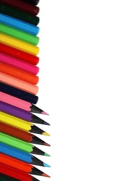 Beyaz arkaplanda renkli kalemler — Stok fotoğraf