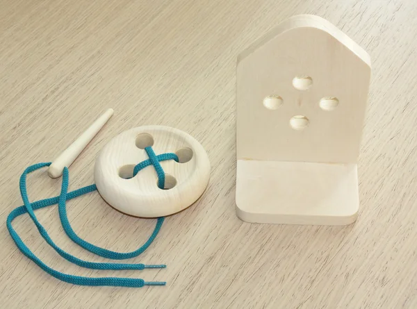 針と発達の木製玩具ボタン ストック写真