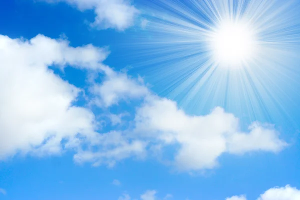 Солнечный свет на небе — стоковое фото