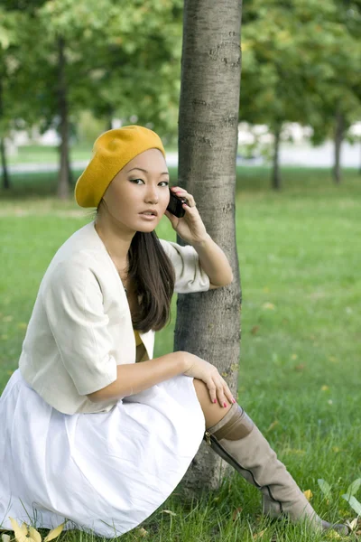 Girl talking by phone — Stock Photo, Image