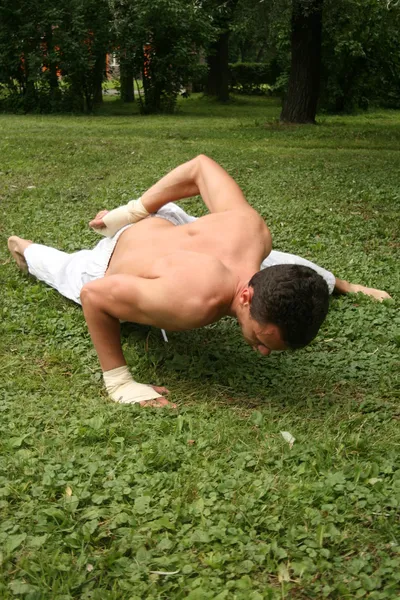 Yoga nel parco — Foto Stock