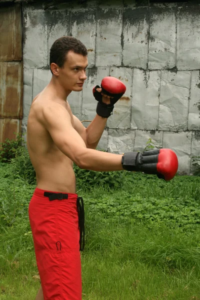Бокс Человек Тренировки Открытом Воздухе — стоковое фото