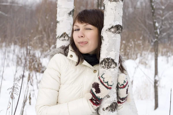 Menina Bonito Andando Floresta Inverno — Fotografia de Stock