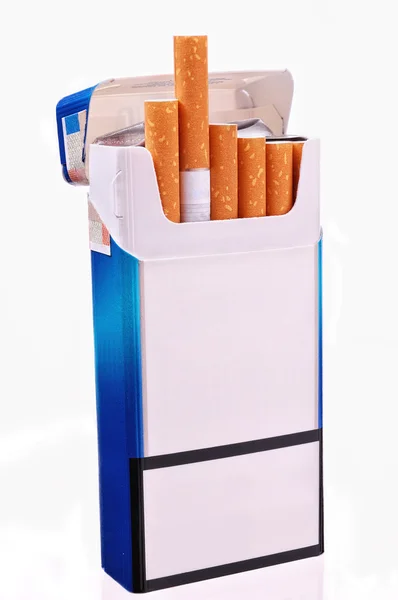 Offene Zigarettenschachtel — Stockfoto