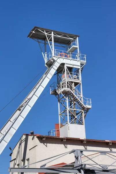 Biała Wieża kopalni — Zdjęcie stockowe