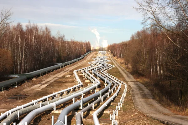 Vista Dos Gasodutos Que Conduzem Horizonte Com Central Eléctrica — Fotografia de Stock