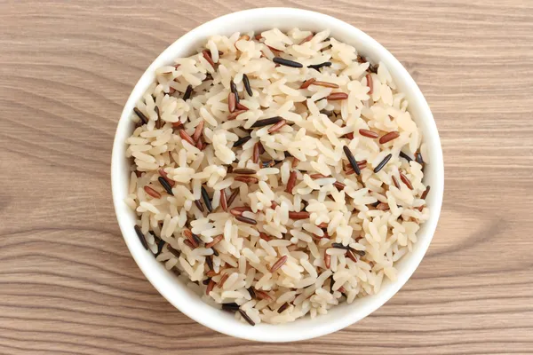 Cuenco con arroz cocido de varios tipos — Foto de Stock