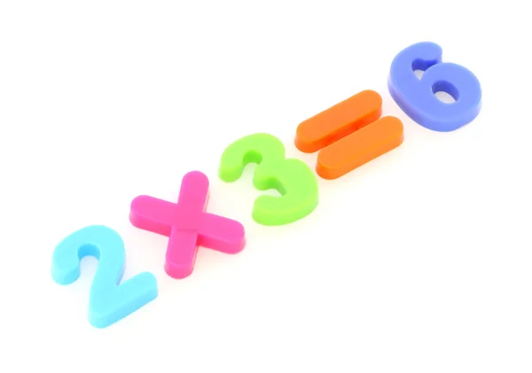 白い背景の上のプラスチック製のカラフルなおもちゃ桁から形成される数字 — ストック写真