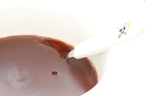 Geleia de pudim de chocolate em tigela branca — Fotografia de Stock