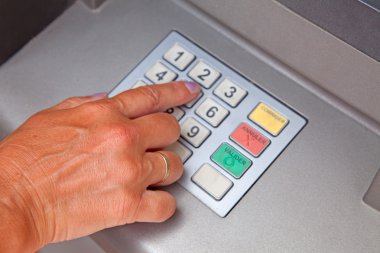 atm arama paneli üzerinde kişisel kimlik numaranızı girerek