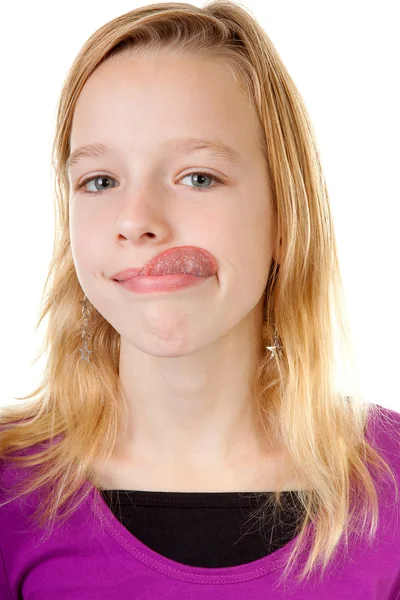 Νεαρή κοπέλα κάνει αστείο πρόσωπο — Φωτογραφία Αρχείου