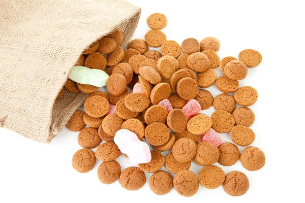 Zak met typische Nederlandse zoetigheden: pepernoten (gember nuts) — Stockfoto