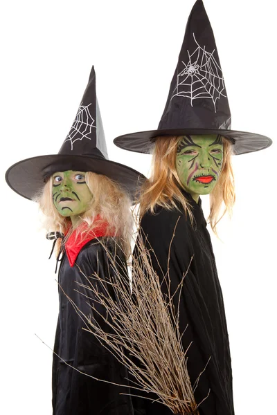 Zwei grüne Halloween-Hexen — Stockfoto