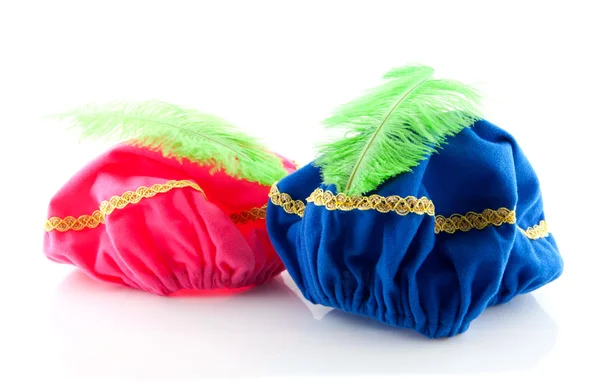 Zwarte piet 的绿色羽毛的粉色和蓝色帽子 — 图库照片