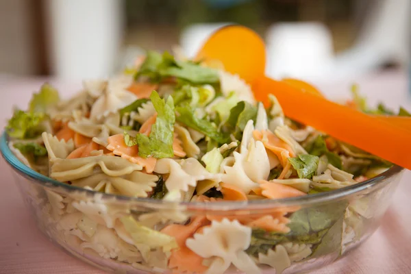 Frisk salat med pasta - Stock-foto
