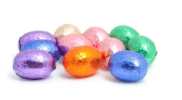 Barevné Čokoládová Velikonoční Vejce Nad Bílým Pozadím — Stock fotografie