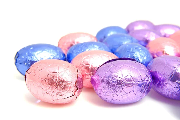 Chocolate Colorido Ovos Páscoa Sobre Fundo Branco — Fotografia de Stock