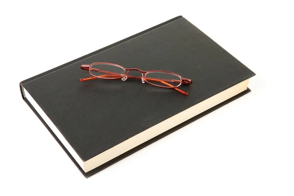 Μαύρο Βιβλίο Και Την Ανάγνωση Γυαλιά Πάνω Από Λευκό Φόντο — Φωτογραφία Αρχείου