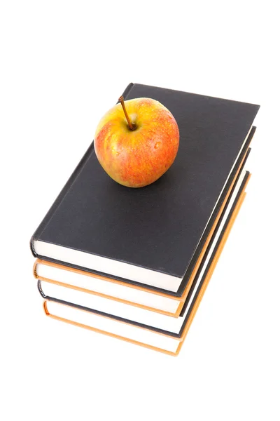 Powrót do szkoły: stos książek z jabłkiem na górze — Zdjęcie stockowe