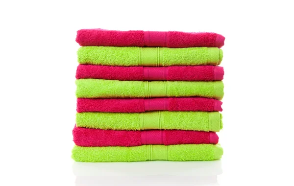 Pile of lime green and pink towels — Zdjęcie stockowe